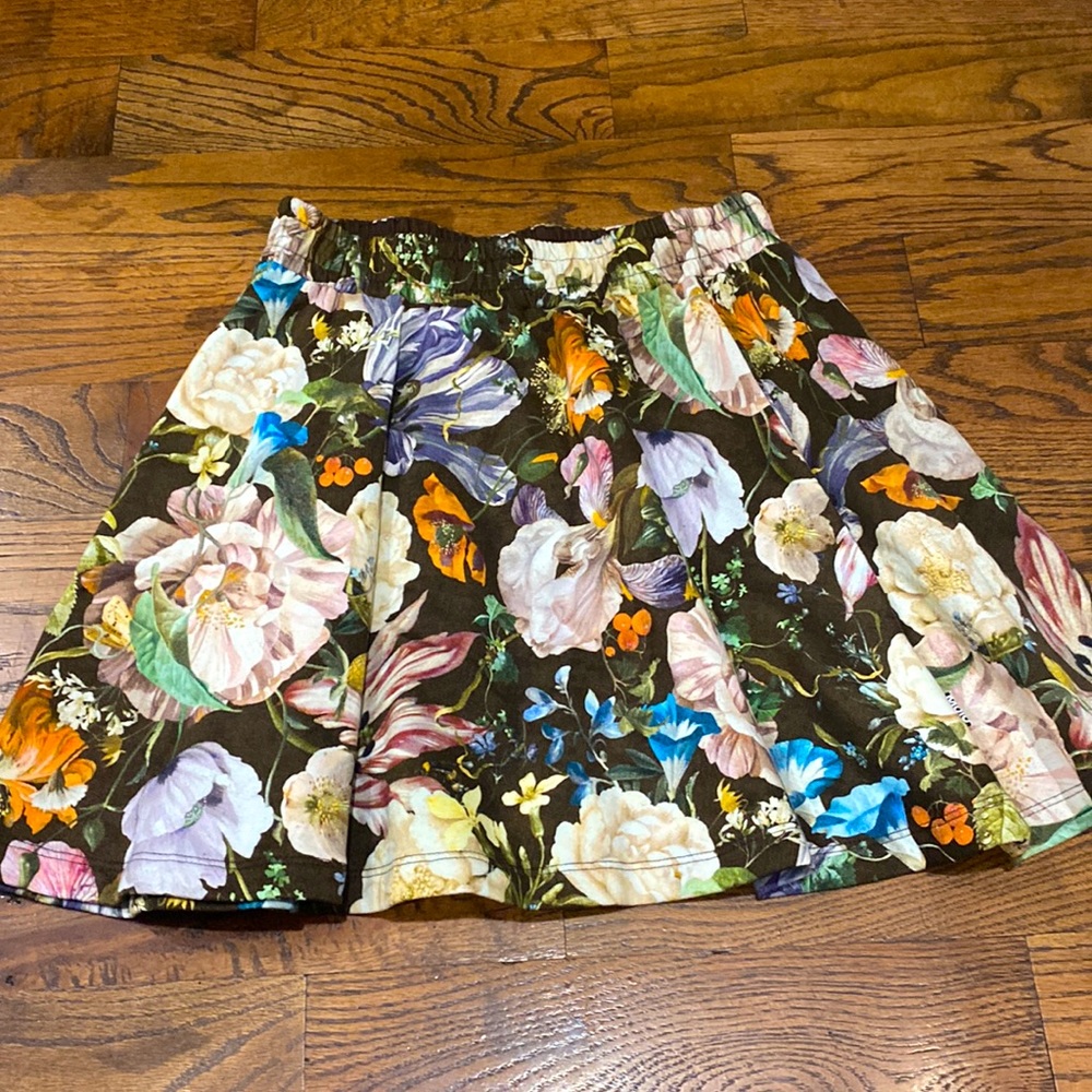 Very cute Molo skirt- girls size 11-12 but runs big really women s!!!